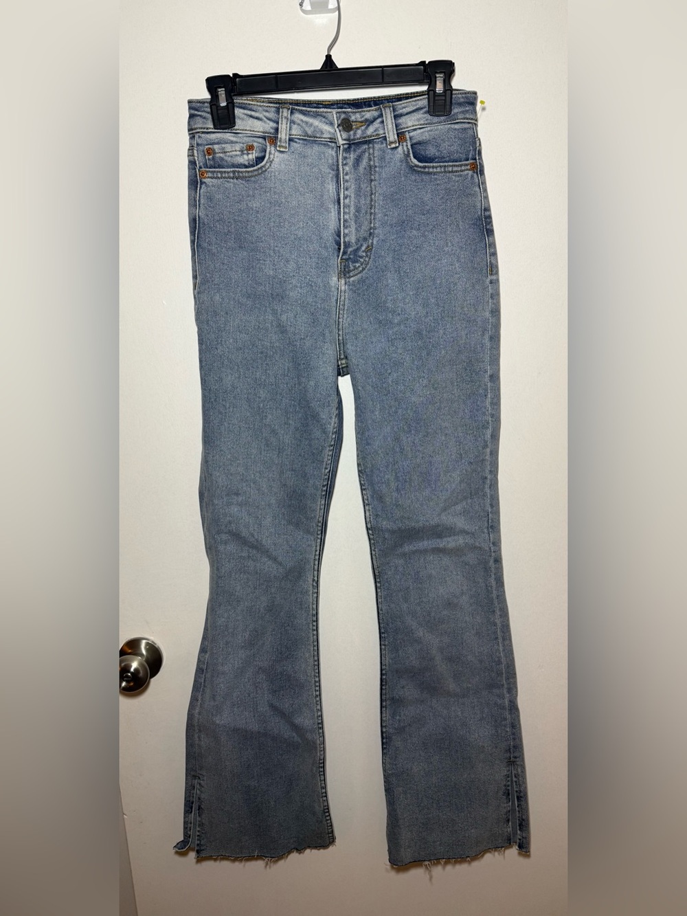 Motel Women's Light Wash Bootcut Slit Leg Frayed Design Denim Jeans Size XS